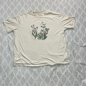 Arizona Jean company t-shirt, size medium, simple floral design